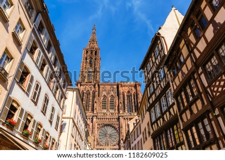 picture of the Strasbourg Cathedral in Strasbourg, France