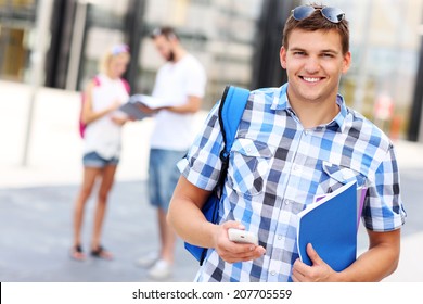 85,241 University student mobile Images, Stock Photos & Vectors ...