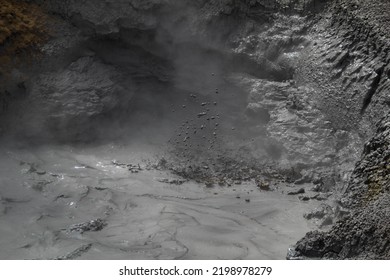 Picture Taken At Yellowstone National Park Shows An Eruption From A Mud Volcano, Where Gas Rises Up To The Surface, Making The Mud Splatter Beautifully.