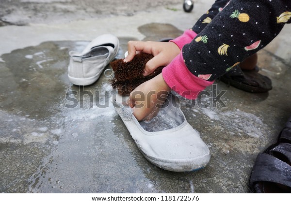 how to wash white school shoes