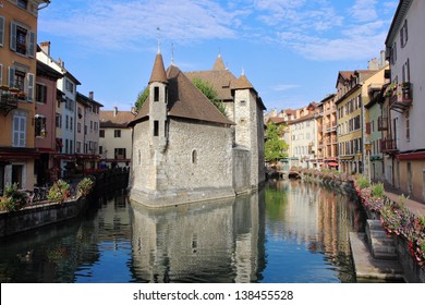 The picturesque medieval fortress-prison was turned into a museum. Located in the old French town of Annecy and the city is surrounded by water channels
