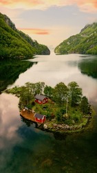 Small Red Cabin Free Stock Photo - Public Domain Pictures