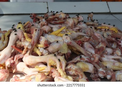 Pieces Of Chicken Claws Infested With Flies, Making Processed Food Unhealthy And Unhygienic.