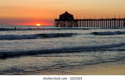 3,467 Huntington beach surfing Images, Stock Photos & Vectors ...