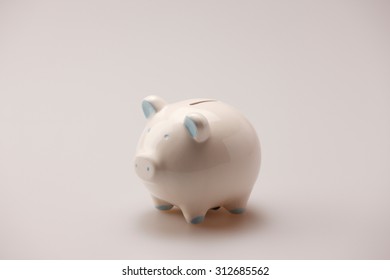 豚 貯金箱 イラスト の写真素材 画像 写真 Shutterstock