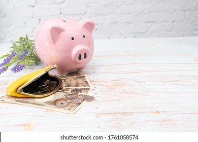 
Pig Money Box And Purse With Pouch Containing Japanese Money