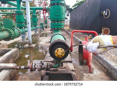 Pig Receiver. Is An Integrated Device To Clean Pipeline From Unwanted Debris That Could Interrupt The Production. The Device Is Designed To Be Able Working Without Making The Pipeline System Shut Down