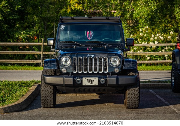 Pigeon Forge, TN - August 25, 2017: Lightly
Modified Off Road Jeep Wrangler JK Sahara Unlimited at a local
enthusiast rally.