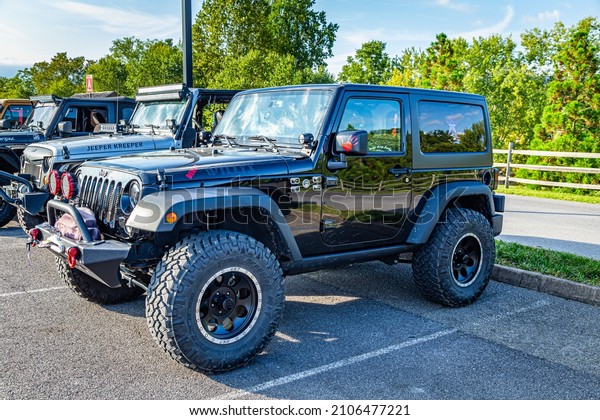 Pigeon\
Forge, TN - August 25, 2017: Modified Off Road Jeep Wrangler JK\
Sport Willys Wheeler at a local enthusiast\
rally.