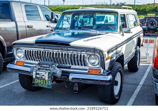 Pigeon Forge, TN -
August 25, 2017: Modified Off Road Jeep Cherokee Chief S SJ at a
local enthusiast rally.