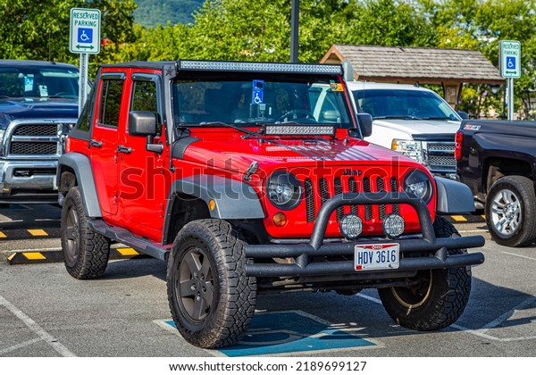 Pigeon\
Forge, TN - August 25, 2017: Modified Off Road Jeep Wrangler Sport\
JK Unlimited Soft Top at a local enthusiast\
rally.