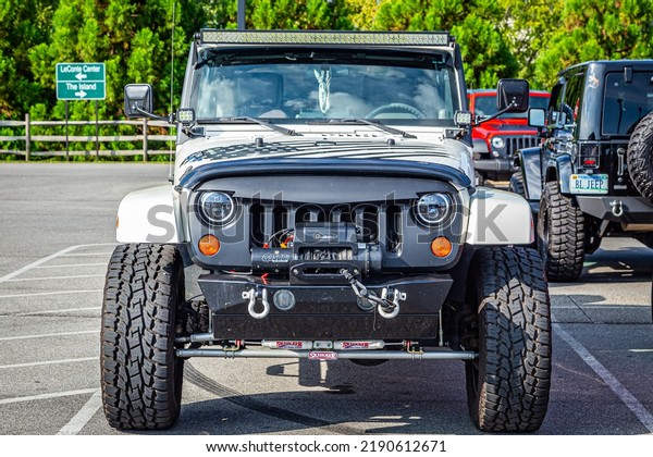 Pigeon\
Forge, TN - August 25, 2017: Modified Jeep Wrangler Sport X\
Unlimited JK Soft Top at a local enthusiast\
rally.