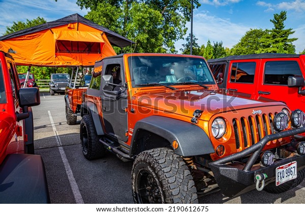 Pigeon Forge, TN - August 25, 2017: Modified Jeep\
Wrangler Sport JK Hardtop with a rooftop tent at a local enthusiast\
rally.