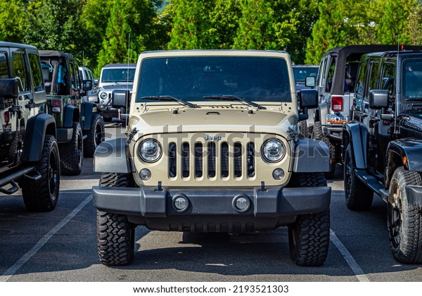 Pigeon Forge, TN -\
August 25, 2017: Modified Jeep Wrangler Rubicon JK Hardtop at a\
local enthusiast rally.
