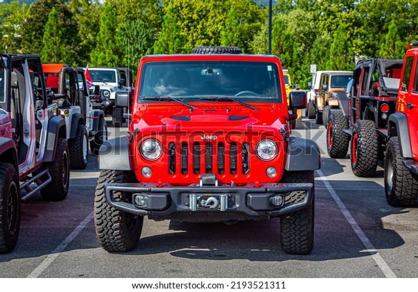 Pigeon\
Forge, TN - August 25, 2017: Modified Jeep Wrangler Rubicon\
Unlimited JK Hardtop at a local enthusiast\
rally.