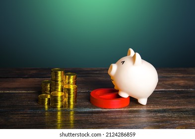 Piggy bank cancels restrictions on money. Stop sanctions, unfreeze capital assets. Overcome difficulties, reach the goal. Succeed and get rich. Economics and investments. Deposit. monetary policy.