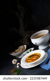 Pikante Oyster Soup Mit Hühnerfleisch