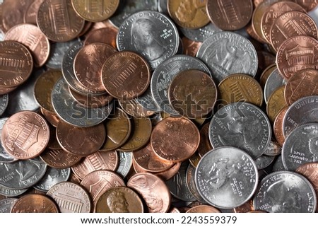 Pile of coin, silver coin, copper coin, quarters, nickels, dimes, pennies, fifty cent piece and dollar coins. Various USA coins, American coins for business, money, financial coins and economy Foto stock © 