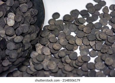 34 Pile Of Gold Coins Black Ground Images, Stock Photos & Vectors 