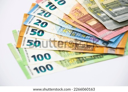 Pile of euro banknotes of 100, 50, 20, 10 and 5 euros.