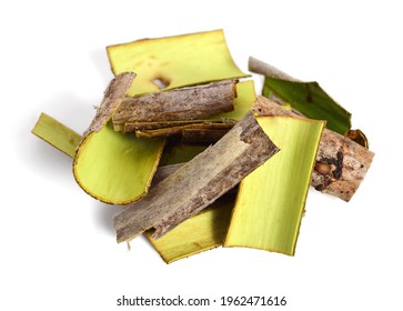 A Pile Of Guelder Rose Bark Chops (Viburnum Opulus). Fresh Medicinal Raw Material. Also Known As Water Elder, Cramp Bark, Snowball Tree, Common Snowball, And European Cranberrybush. Isolated On White.