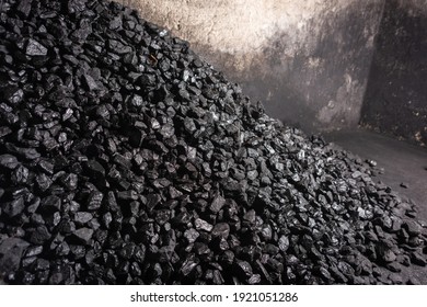 A pile of hard coal to burn