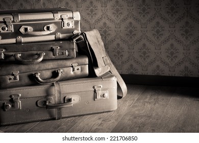 3,175 Wallpaper vintage suitcase Images, Stock Photos & Vectors