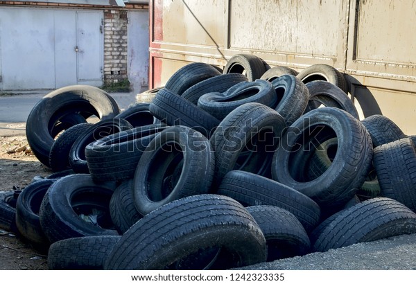 Pile of old tires and wheels for rubber recycling. \
Tyre dump