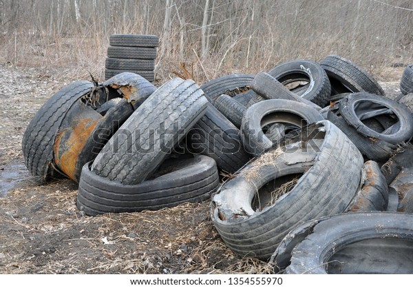 Pile of old tires and wheels for rubber recycling.\
Tyre dump