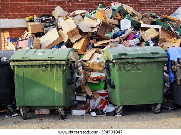 Descubra Pila De Basura Imagenes De Stock En Hd Y Millones De Otras Fotos Ilustraciones Y Vectores En Stock Libres De Regalias En La Coleccion De Shutterstock Se Agregan Miles De Imagenes Nuevas De Alta Calidad Todos Los Dias