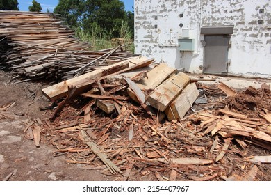 Pile Of Wood Scraps Cut Up, Or Ready To Be Re-used And Recycled, Or Otherwise Considered Junk Rubbish. Wood From Fence Boards, Or Old Furniture And Lumber.