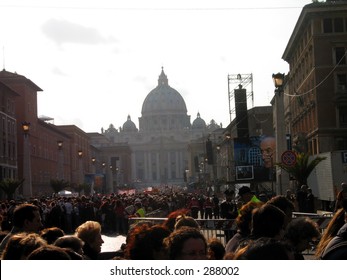 Pilgrimage queue in front of st. peter’s square waiting to see the pope’s corpse on 5 April 2005.