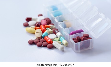 Pill Box Daily Take A Medicine, With Colorful Of Pills, Tablets, And Capsules. Drugs Use For Treatment And Cure The Disease. Medication In Medical Clinic Isolated In White Background, Has Copy Space.