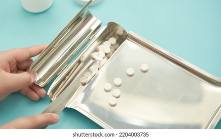 Pills Count By Pharmacist For Doctor Prescription