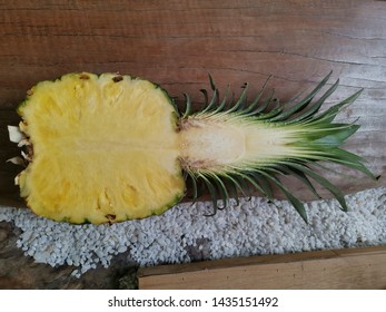 pineapple inside half fruit delicious
