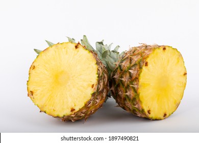 Cutting Fresh Pineapple」の画像、写真素材、ベクター画像  Shutterstock