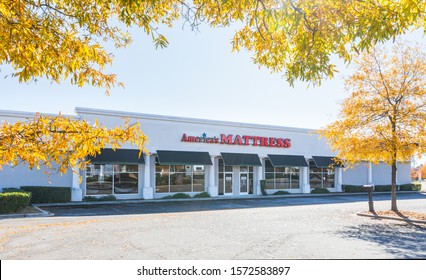 PINEVILLE, NC, USA-24 NOV 2019: An America's Mattress Store Front Exterior.  America's Mattress Is A Chain Of Over 300 Independently-owned Outlets.