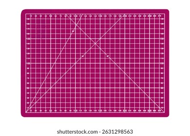 Esteira de corte rosa com grade de medida branca e linhas de ângulo é isolada. Ferramenta de artesanato para corte preciso e trabalho de design.