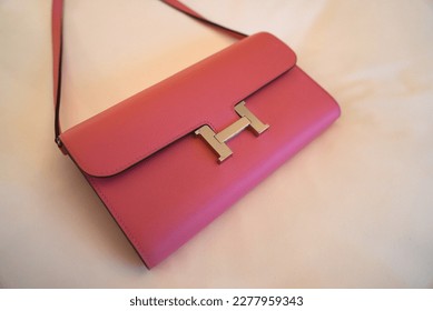 Pink Hermes Wallet on Chain