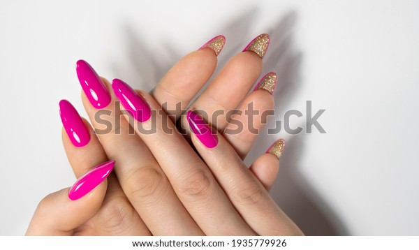 pink nails manicure with\
glitter