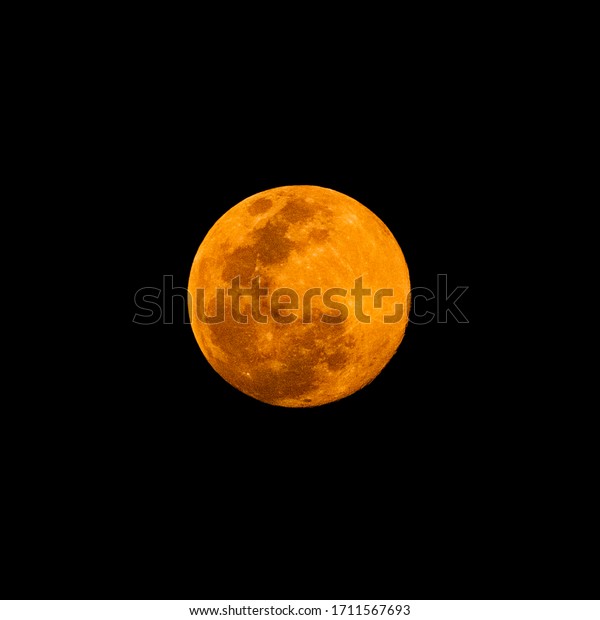 Pink super
moon visible from the evening of Tuesday, April 7, 2020, and on the
morning of Wednesday, April 8,
2020.
