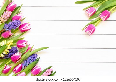 3 月8 日 国际妇女节 生日 情人节或母亲节的乡村餐桌上的pink Tullips 花朵的心 特写 的类似图片 库存照片和矢量图 Shutterstock