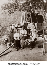 Pioneer Settlers, Homesteaders, Covered Wagon - Circa 1890 Vintage Photo