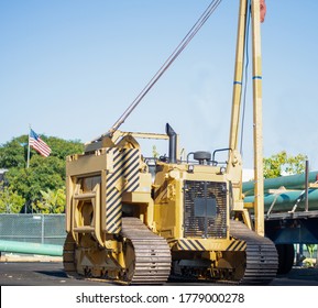 Pipelayer Crane For Laying Underground Gas Line Pipe