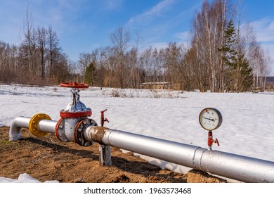 Pipeline Manometer Oil Pressure Gauge Shows 5 ATM (Max 10 Bar - Red Line). Oil Plant Power Texas. Equipment For Oilfield Technology Transportation Of A Liquid Or Gas Through A System Of Pipes.