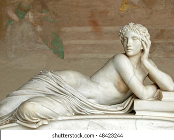 Pisa - Camposanto - Gentle beauty immortalised in marble