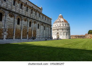 Pisa, Piazza dei Miracoli (Square of Miracles) with the Cathedral (Duomo di Santa Maria Assunta) and the Baptistery (Battistero di San Giovanni), Tuscany, Italy, Europe.