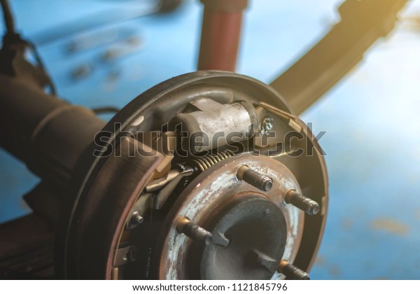 Piston Drum Brake,Drum Brake Drum Brake Fluid\
Leak,The Old drum brakes
