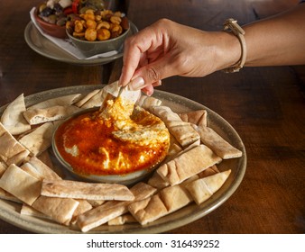 Pita Bread With Hummus And Sauce