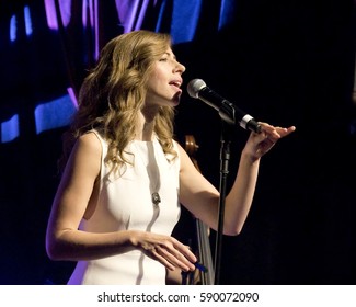 PITTSBURGH - Lake Street Dive Lead Singer Rachael Price Performs In Pittsburgh, Friday Feb. 24 At Mr. Smalls Theatre